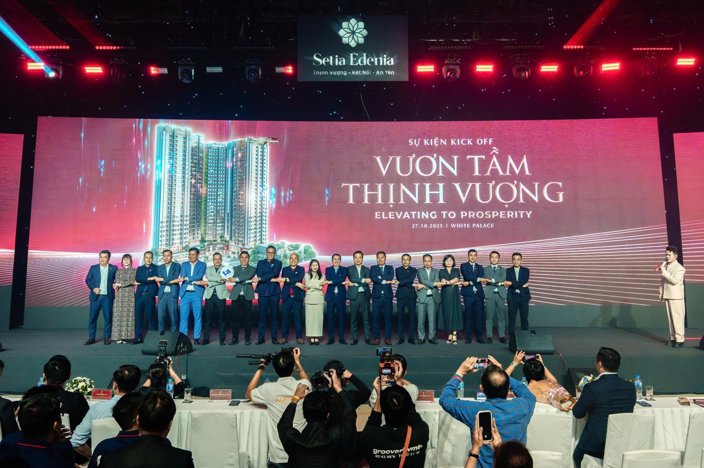 “Vươn tầm thịnh vượng” - khi tinh thần nhiệt huyết và niềm tin vào hệ giá trị bền vững cùng hội tụ.