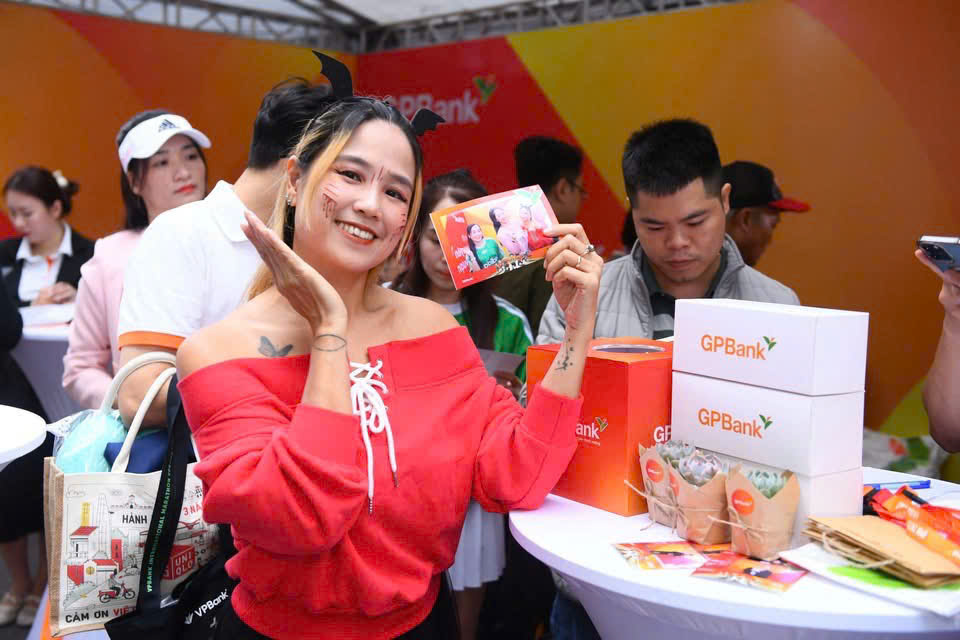Góc chụp ảnh check-in lưu giữ kỷ niệm của GPBank được đám đông rất yêu thích