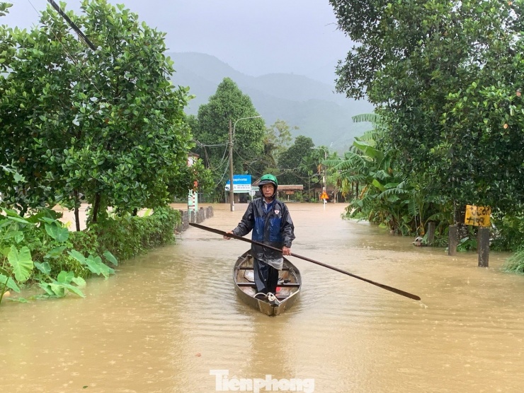 Thông tin mới về mưa lũ đặc biệt nghiêm trọng ở Huế - Đà Nẵng - 1