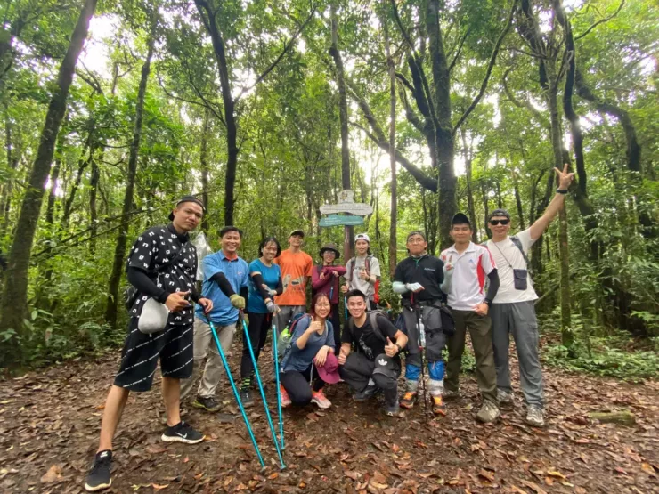 Chinh phục nóc nhà Nam Tây Nguyên với báu vật cây pơ mu 1.300 năm tuổi - 11