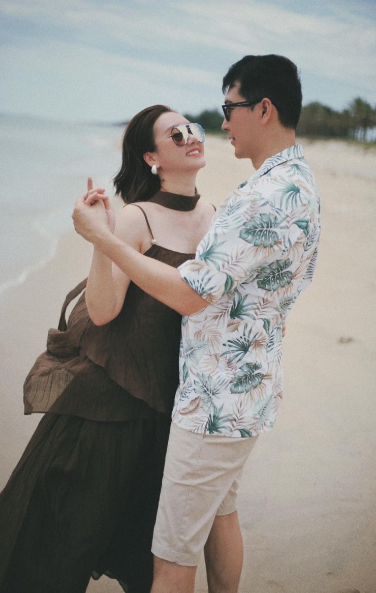 Hương Giang đã có bạn trai mới và sinh con.