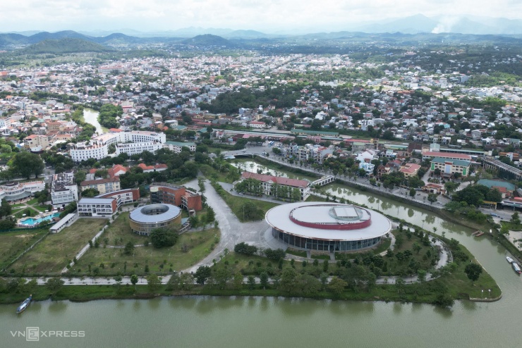 Huế chìm trong lũ - 9