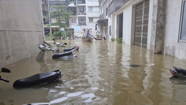 Lũ lịch sử, nhiều bệnh viện tại Huế chìm sâu, sạt lở khắp nơi ở Đà Nẵng - 11