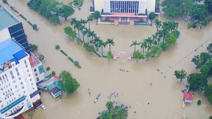 Lũ lịch sử, nhiều bệnh viện tại Huế chìm sâu, sạt lở khắp nơi ở Đà Nẵng - 12