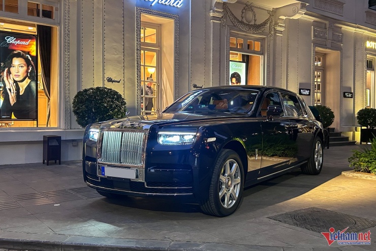 Đại gia Sài Gòn chi 60 tỷ tậu xe siêu sang Rolls-Royce Phantom VIII - 1