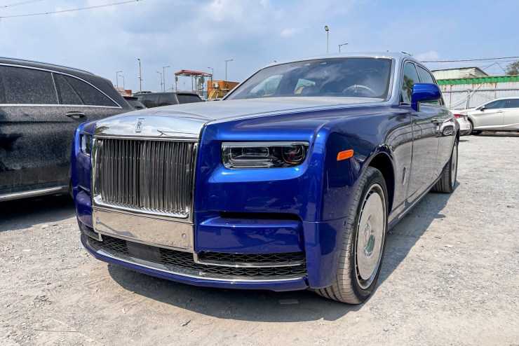 Đại gia Sài Gòn chi 60 tỷ tậu xe siêu sang Rolls-Royce Phantom VIII - 3