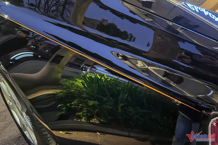 Đại gia Sài Gòn chi 60 tỷ tậu xe siêu sang Rolls-Royce Phantom VIII - 5