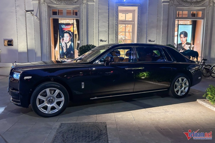 Đại gia Sài Gòn chi 60 tỷ tậu xe siêu sang Rolls-Royce Phantom VIII - 9