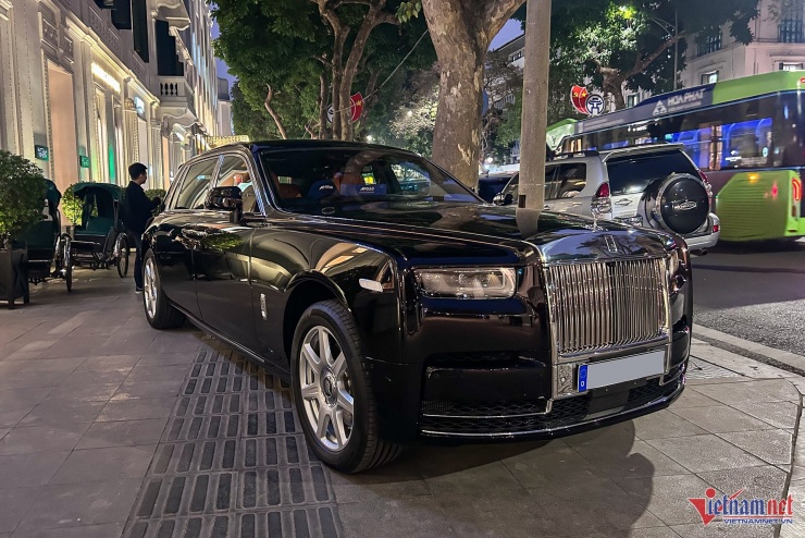 Đại gia Sài Gòn chi 60 tỷ tậu xe siêu sang Rolls-Royce Phantom VIII - 10