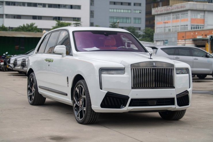 Chiếc Rolls-Royce Cullinan Black Badge 2025 đầu tiên về Việt Nam. Ảnh: Nguyễn Duy.