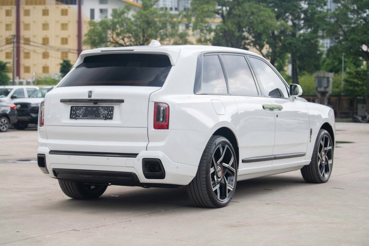 Cận cảnh Rolls-Royce Cullinan Black Badge 2025 đầu tiên về Việt Nam - 2
