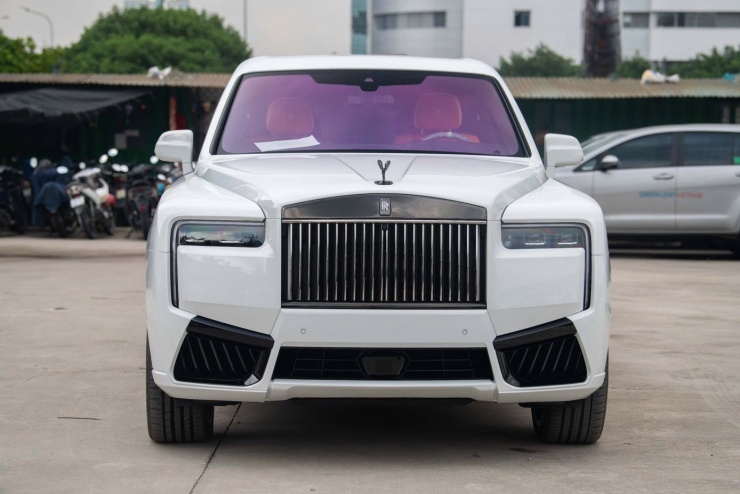 Cận cảnh Rolls-Royce Cullinan Black Badge 2025 đầu tiên về Việt Nam - 5