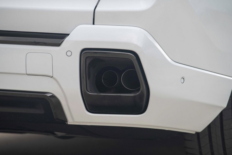 Cận cảnh Rolls-Royce Cullinan Black Badge 2025 đầu tiên về Việt Nam - 4