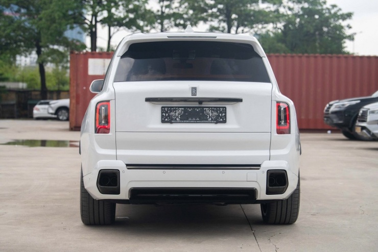Cận cảnh Rolls-Royce Cullinan Black Badge 2025 đầu tiên về Việt Nam - 6