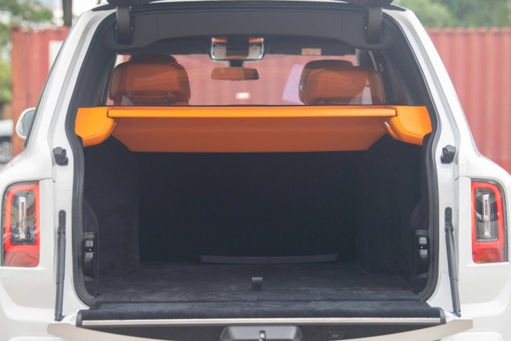 Cận cảnh Rolls-Royce Cullinan Black Badge 2025 đầu tiên về Việt Nam - 9