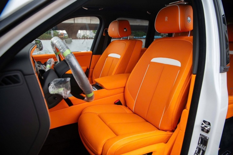 Cận cảnh Rolls-Royce Cullinan Black Badge 2025 đầu tiên về Việt Nam - 10