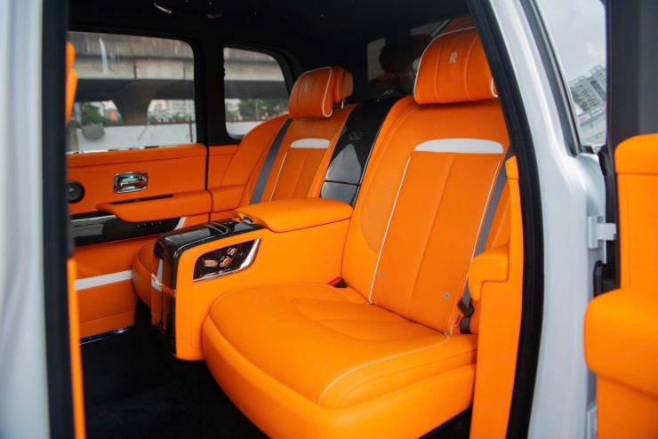 Cận cảnh Rolls-Royce Cullinan Black Badge 2025 đầu tiên về Việt Nam - 11