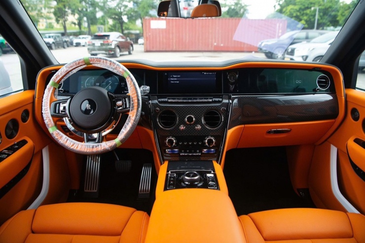 Cận cảnh Rolls-Royce Cullinan Black Badge 2025 đầu tiên về Việt Nam - 12