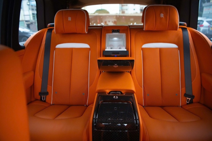 Cận cảnh Rolls-Royce Cullinan Black Badge 2025 đầu tiên về Việt Nam - 14