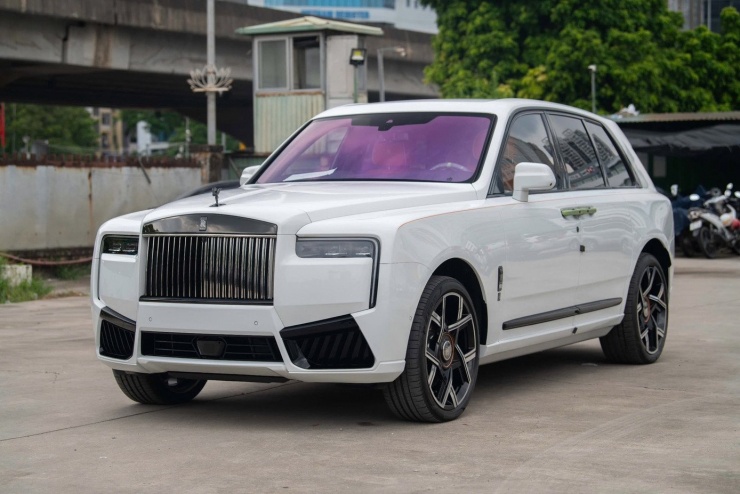 Cận cảnh Rolls-Royce Cullinan Black Badge 2025 đầu tiên về Việt Nam - 17
