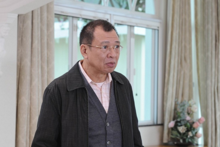 Hứa Thiệu Hùng gây ấn tượng nhờ vẻ ngoài thân thiện, lối diễn xuất duyên dáng.