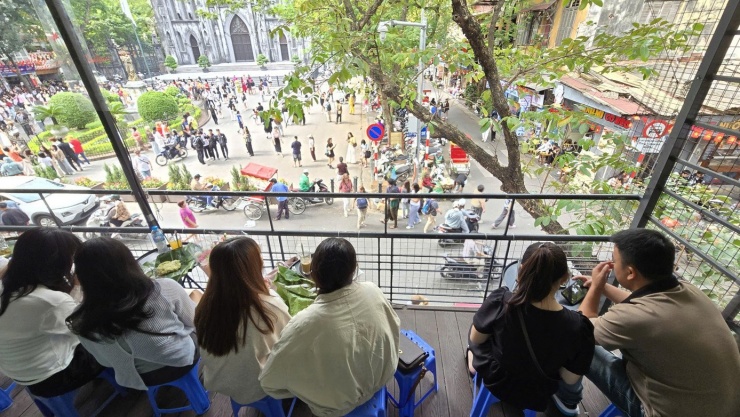 Hà Nội những ngày đẹp nhất năm: 'Mình cứ thấy như đang ở trong một bộ phim' - 6