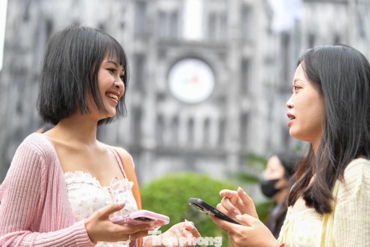 Hà Nội những ngày đẹp nhất năm: 'Mình cứ thấy như đang ở trong một bộ phim' - 9