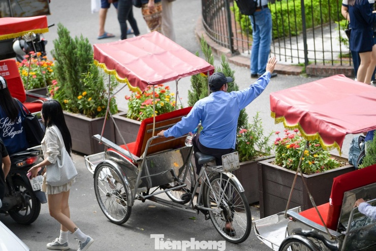 Hà Nội những ngày đẹp nhất năm: 'Mình cứ thấy như đang ở trong một bộ phim' - 10