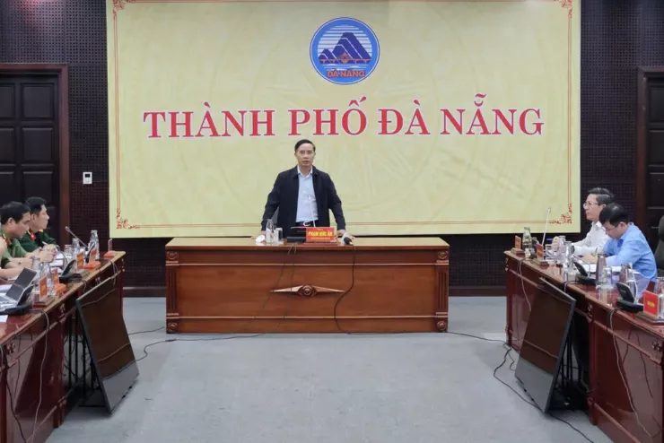 Ông Phạm Đức Ấn, Chủ tịch UBND TP Đà Nẵng chủ trì cuộc họp. Ảnh: TV