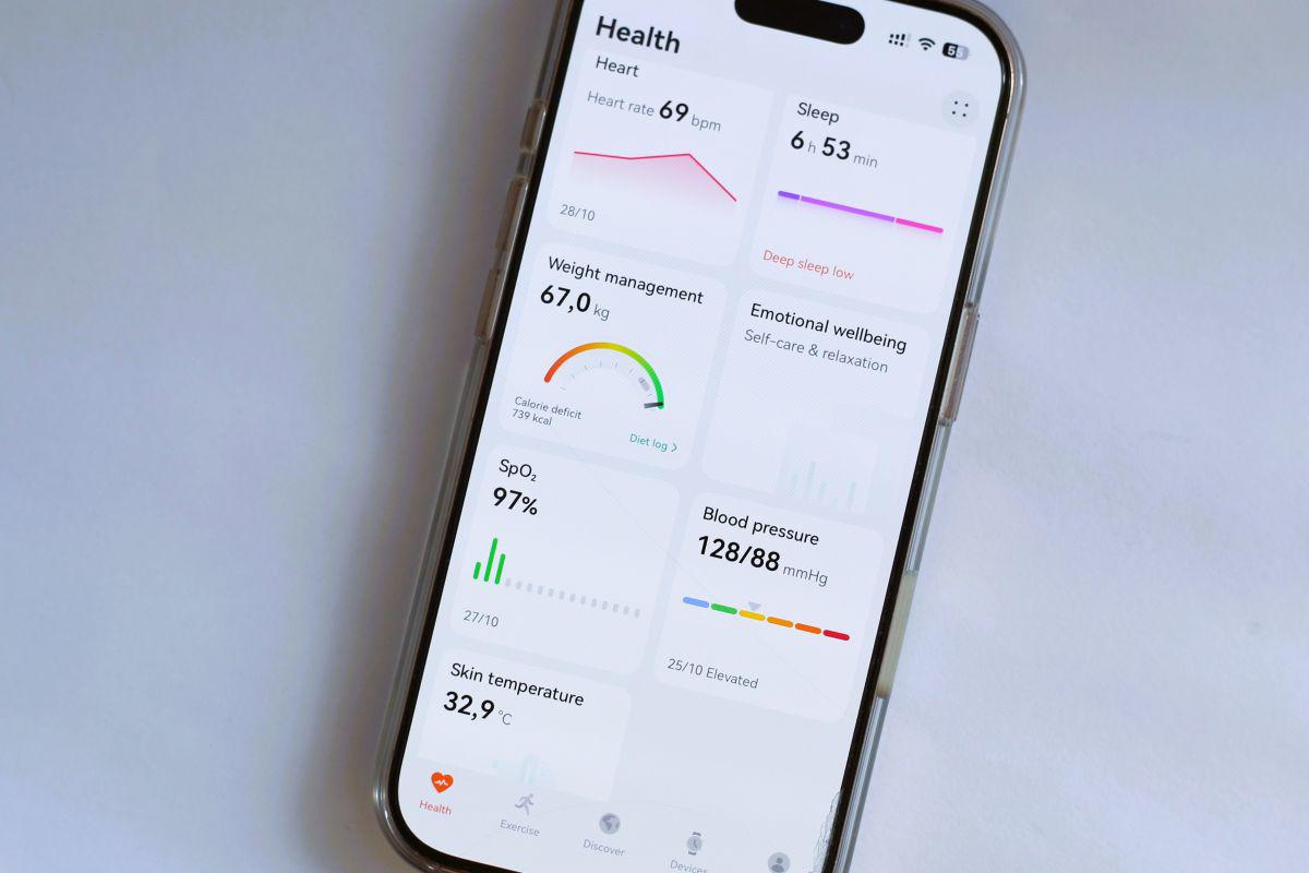 Quản lý các tính năng và xem thông số trên ứng dụng.