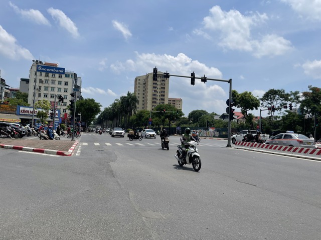Theo dự báo thời tiết, trưa chiều nhiệt độ khu vực Hà Nội tăng dần.