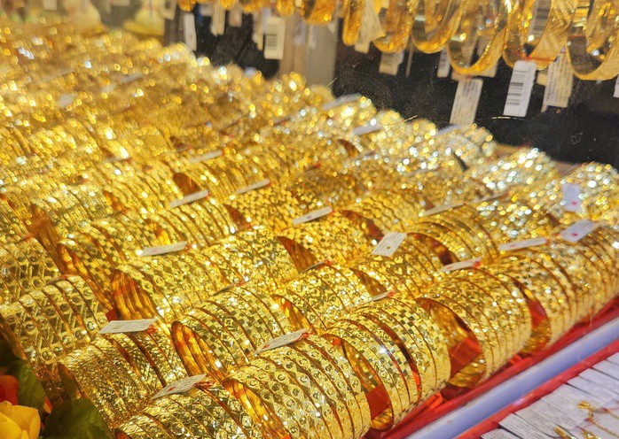 Giá vàng trong nước giảm mạnh theo thế giới