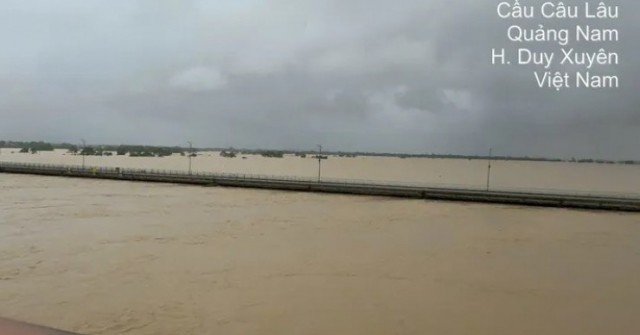 Cầu Câu Lâu ở Đà Nẵng có nguy cơ bị lũ cuốn trôi