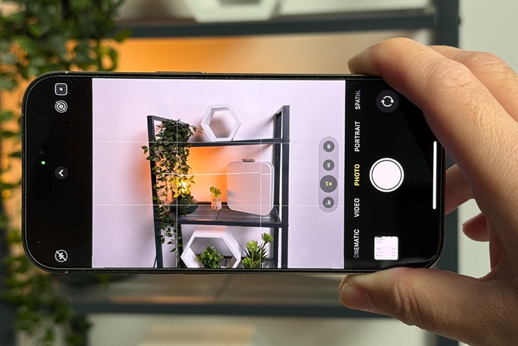 Thời lượng sử dụng pin của iPhone 16 Pro Max được đánh giá thoải mái cả ngày.