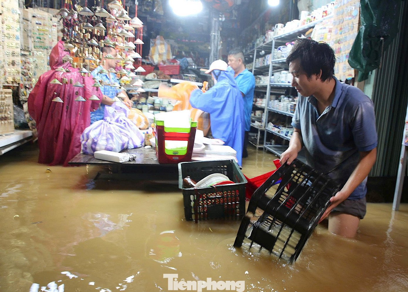 Khẩn trương "chạy lũ"