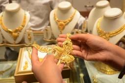 Lúc giá vàng tăng vọt, người dân Ấn Độ chi tới 11 tỷ USD mua vàng để cầu may