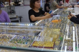 Giá vàng hôm nay, 28-10: Vàng thế giới giảm hơn 140 USD