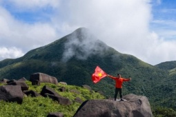 Đỉnh Voi Mẹp và Pa Thiên huyền ảo trong sương