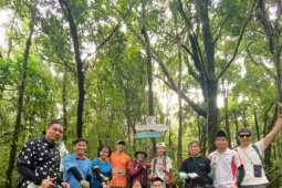 Chinh phục nóc nhà Nam Tây Nguyên với báu vật cây pơ mu 1.300 năm tuổi