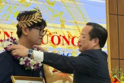 Hà Nội tặng Bằng khen và thưởng 50 triệu đồng cho quán quân Đường lên đỉnh Olympia