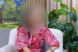Mẹ U70 đi "ăn vụng" bị con gái bắt được, bố tiết lộ một bí mật khiến con cái càng sốc hơn