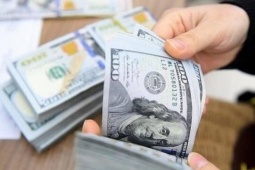 Vì sao giá USD 'chợ đen' đắt hơn tại ngân hàng gần 1.500 đồng?