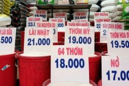 Giá bán lẻ gạo trong nước neo cao dù xuất khẩu lao dốc