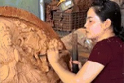 9X xinh đẹp ở Đà Nẵng biến gỗ thành tác phẩm trăm triệu, nhiều người thán phục