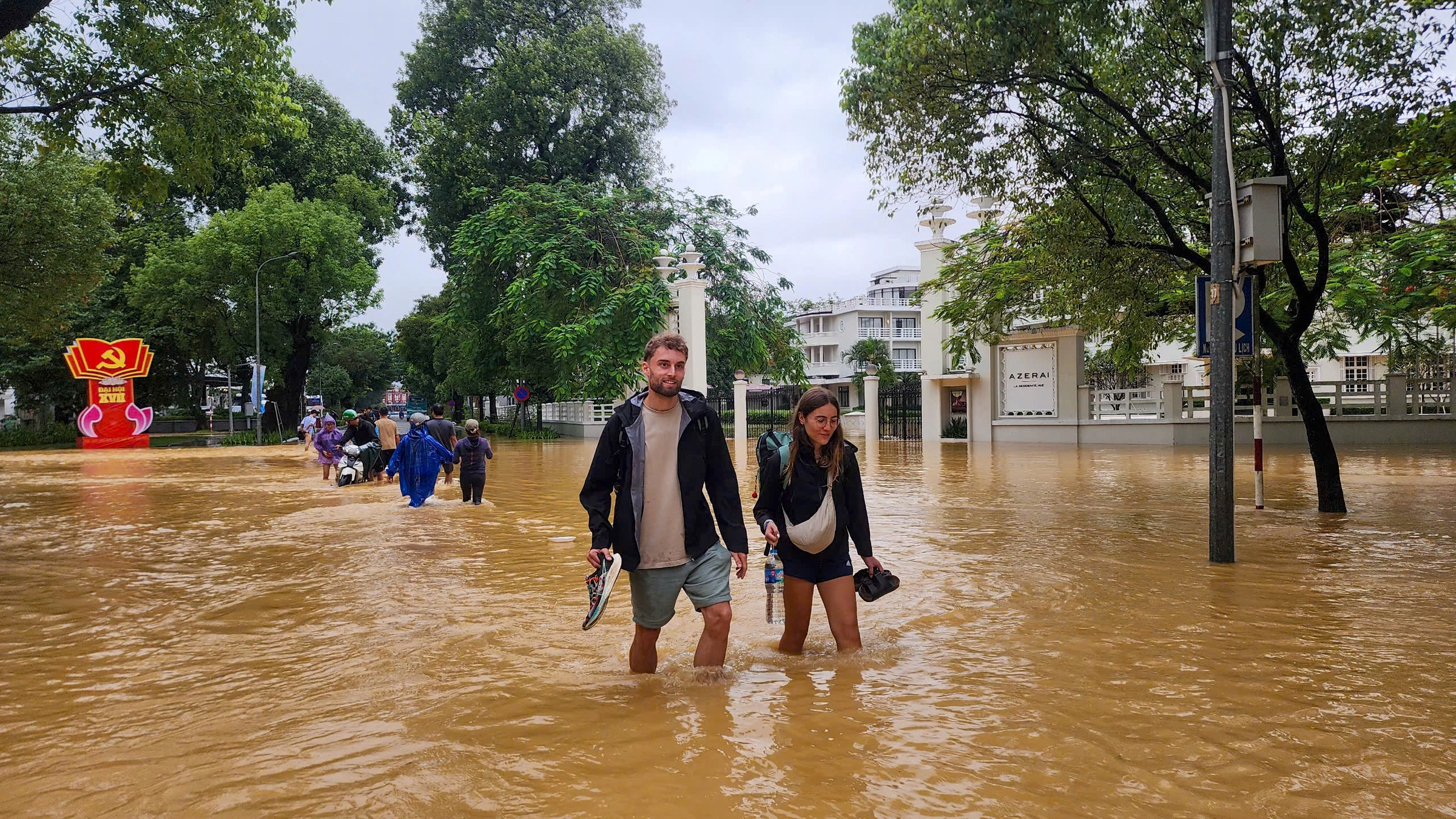 Huế chìm trong lũ - 15