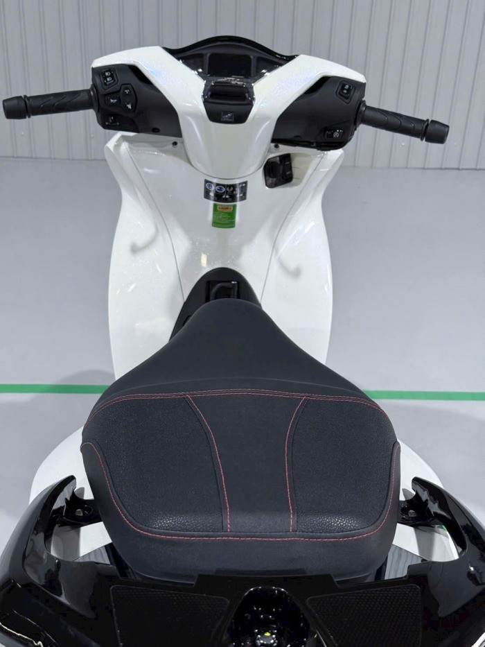 Honda SH 2026 về đại lý: Có màu trắng ngọc trai, giá dễ mua - 5