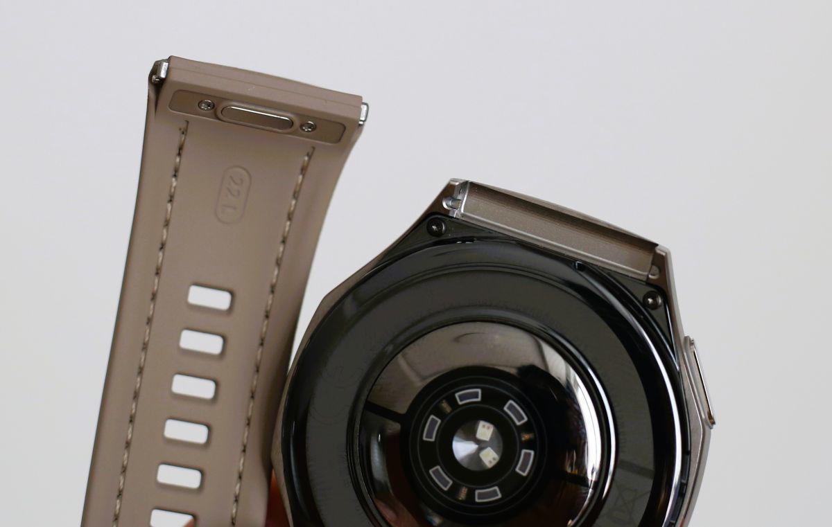 Dây đeo có thể thay thế.