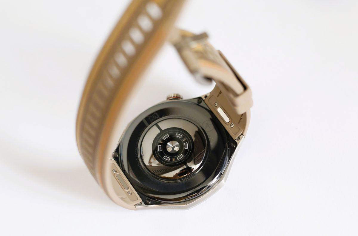 Huawei Watch GT6 Pro tích hợp hệ thống cảm biến cải tiến độ chính xác.