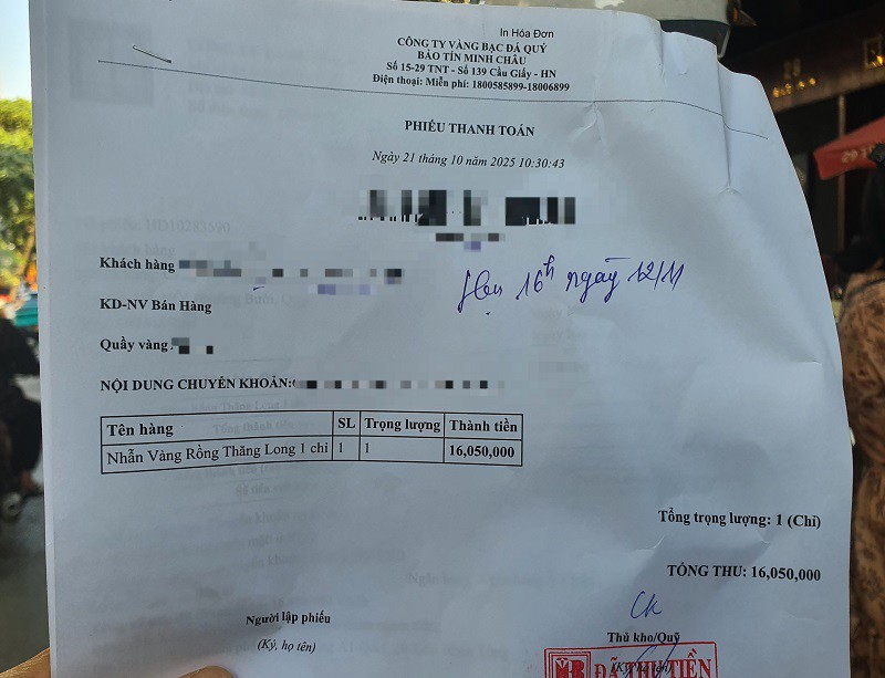 Người mua vàng cách đây 1 tuần đã lỗ tới 1,6 triệu đồng do giá vàng giảm cộng với chênh lệch mua bán cao.