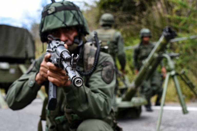 Binh sĩ Venezuela trong một chiến dịch truy quét "lính đánh thuê". Ảnh: AFP